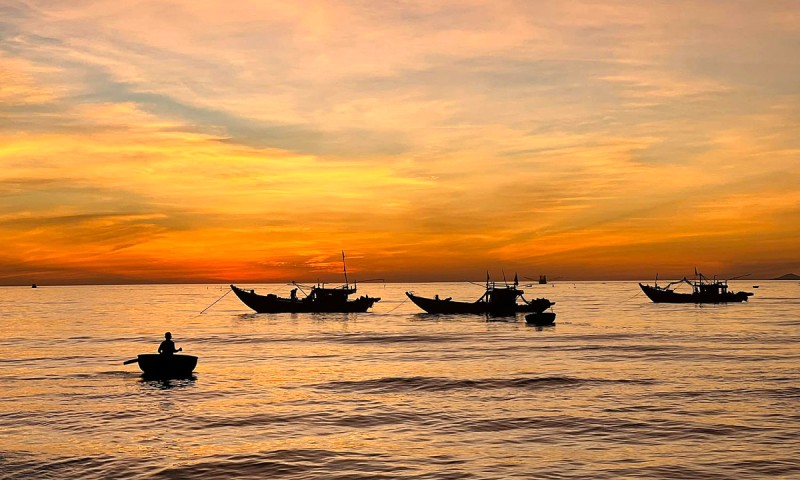 Bình minh trên biển Nhân Trạch