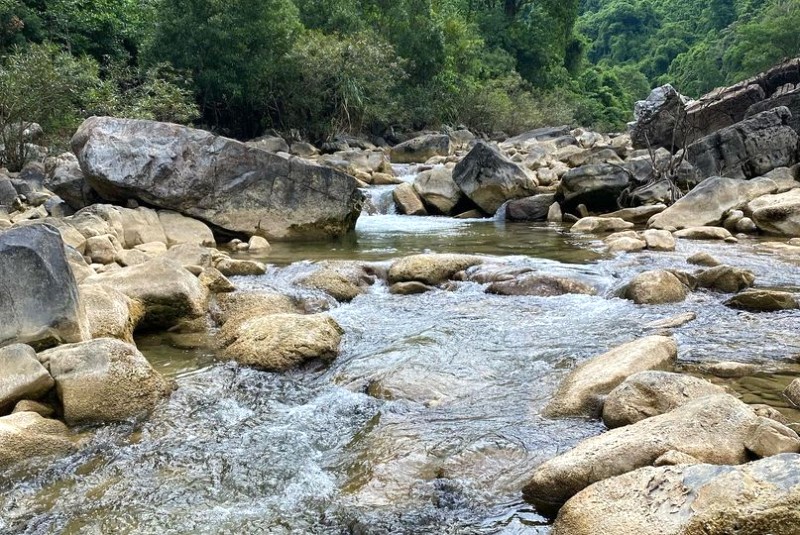 Khe nước lạnh Quảng Bình: Kỳ quan thiên nhiên.