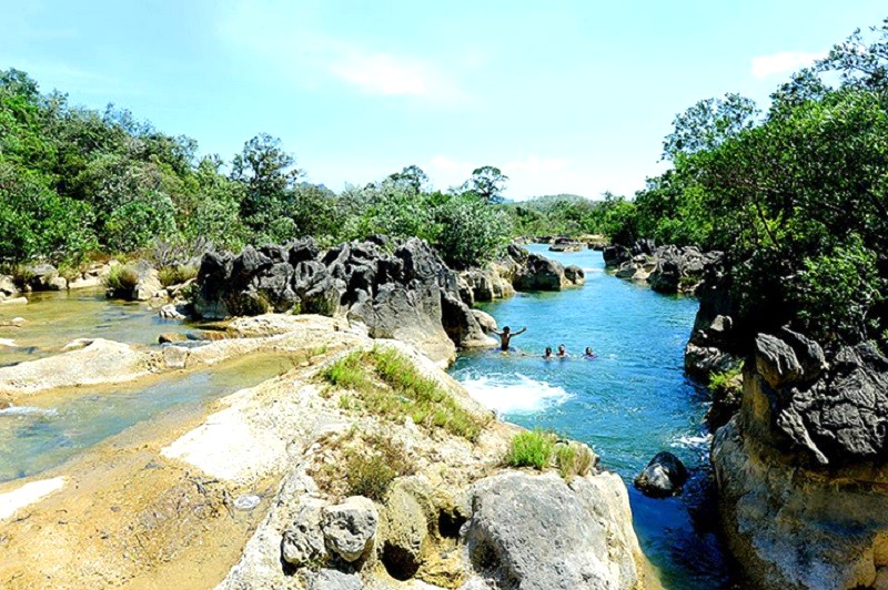 Khe nước lạnh Quảng Bình: Kỳ quan thiên nhiên.